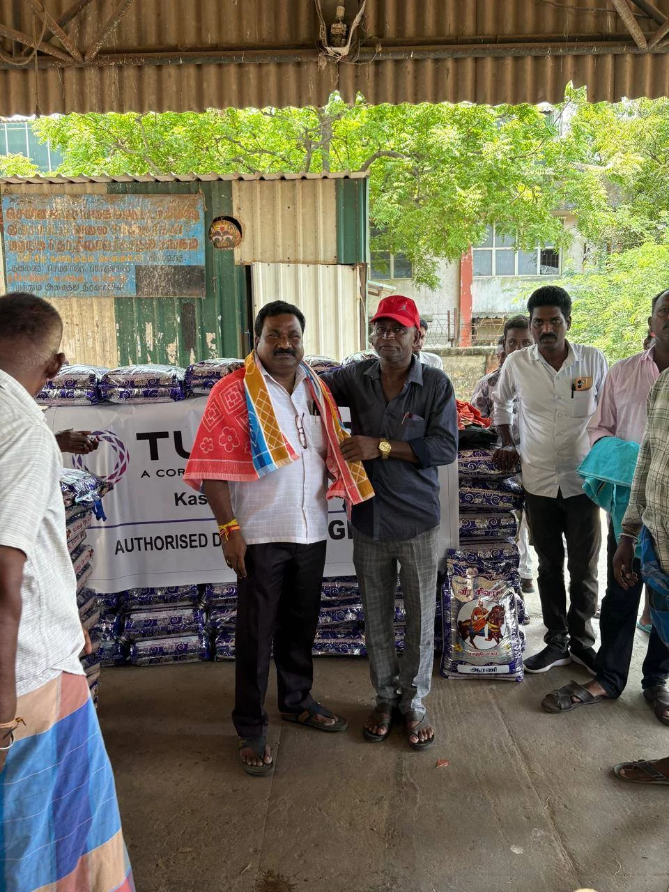 61 நாள்மீன்பிடி தடை காலத்தை முன்னிட்டு மீன்பிடி வலை மேஸ்திரிகள் சங்கத்தை சேர்ந்த உறுப்பினர்கள் அனைவருக்கும் மீன்பிடி தடைகால நிவாரணமாக அரிசி வழங்கப்பட்டது இந்தப் பங்களிப்பை டஃப்ரோப்ஸ் நிறுவனமும் அதன் டீலரான கிங் ஃபிஷ் நிறுவனத்துடன் இணைந்து வழங்கினோம்.