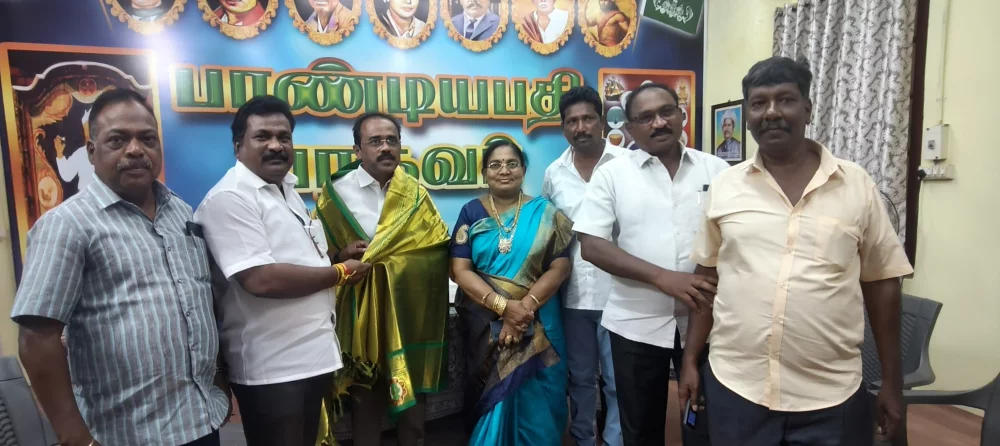 25-05-2025 இன்று தூத்துக்குடியில் பாண்டியபதி பரதவர் தலைமை சங்கம் திறப்பு விழா சார்பாக நிர்வாகிகளை கௌரவித்த போது.