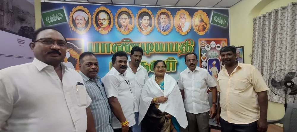 25-05-2025 இன்று தூத்துக்குடியில் பாண்டியபதி பரதவர் தலைமை சங்கம் திறப்பு விழா சார்பாக நிர்வாகிகளை கௌரவித்த போது.