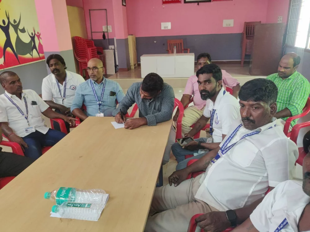 இன்று AITUC மீனவ தொழிலாளர் கூட்டமைப்பு சார்பில் மீனவர்களின் பல்வேறு பிரச்சனைகளுக்கு தீர்வு காண்பது சம்பந்தப்பட்ட கலந்தாய்வுக் கூட்டம் நடைபெற்ற போது.