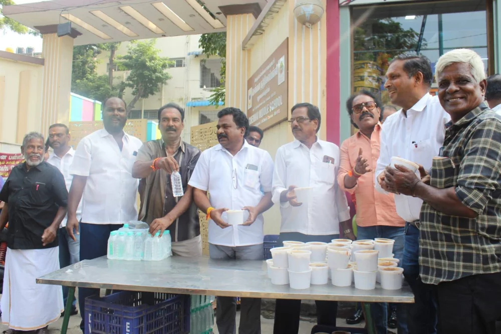 என்றும் மக்கள் மருத்துவர் என்றும் அன்போடு அழைக்கப்பட்ட மறைந்தும் மறையாமலும் எங்கள் நினைவில் வாழும் ஐந்து ரூபாய் டாக்டர் எஸ்.ஜெயச்சந்திரன் அவர்களின் 7 ஆம் ஆண்டு நினைவஞ்சலி.