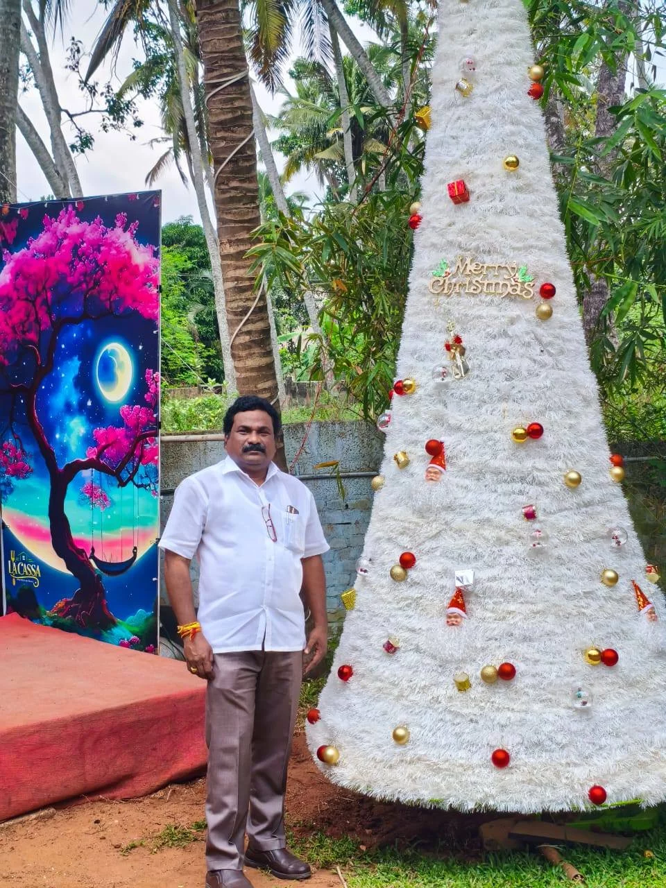 17-12-2025 இன்று கன்னியாகுமரியில் மாவீரன் வருணகுலத்தான் அவர்களின்  திரு உருவப்படம் வரையும் ஓவியரையும் ஓவியத்தையும் பார்வையிட வந்தபோது.