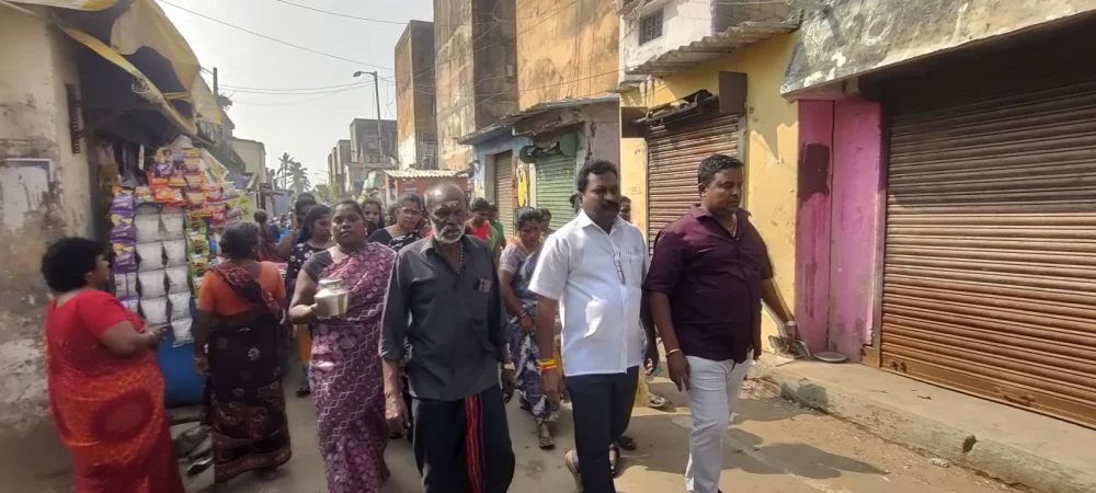 26/12/2004 சுனாமியால் உயர்நீத்த உறவுகளுக்கு 21 ஆம் ஆண்டு சுனாமி நினைவு தினம் பட்டினப்பாக்கம் முள்ளிகுப்பம் சீனிவாசபுரம் மீனவர்கள் நல சங்கம் சார்பில் அப்பகுதியில் மௌன ஊர்வலமும், உயிர் நீத்த உறவுகளுக்கு நினைவஞ்சலியும் செலுத்தப்பட்டது.