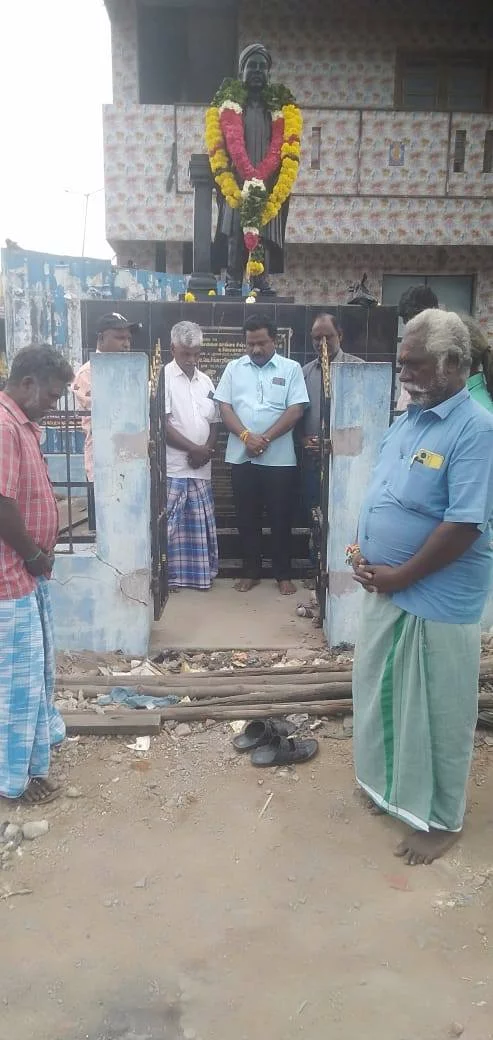 சிந்தனை சிற்பி ம.வே.சிங்காரவேலர் அவர்களின் 80 ஆண்டு நினைவு தினத்தை முன்னிட்டு சென்னை காசிமேடு மீன்பிடி துறைமுகத்துக்குள் அமைந்துள்ள அவருடைய திருவுருவ சிலைக்கு மலர் மாலை அணிவித்து மௌன அஞ்சலி செலுத்திய போது.