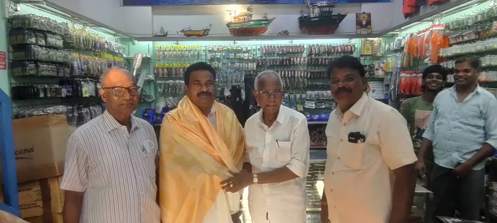 அருமை அண்ணன் திரு.பால்ராஜ் அவர்கள் அன்பின் அடையாளமாக என்னை சந்திக்க நேரில் வந்து வாழ்த்தினார்.