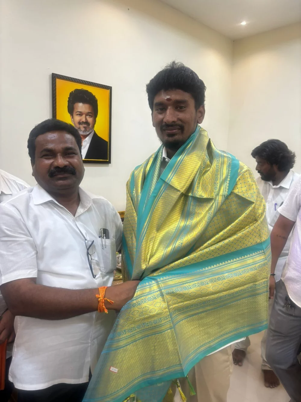 தமிழக வெற்றி கழகம் சார்பில் ஆலந்தூர் தொகுதியில் போட்டியிட்டு  சட்டமன்ற வேட்பாளராக வெற்றி பெற்ற அருமை தம்பி மாண்புமிகு ஹரிஷ் எம்எல்ஏ அவர்களை நேரில் சந்தித்து வாழ்த்து தெரிவித்த போது.