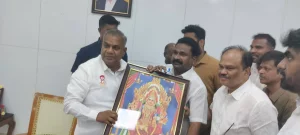 தமிழ்நாடு ஊரக வளர்ச்சித் துறை மற்றும் நீர்வளத் துறை அமைச்சராக பொறுப்பேற்றுள்ள தமிழக வெற்றி கழகத்தின் பொதுச் செயலாளர் மரியாதைக்குரிய மாண்புமிகு புஸ்ஸி  என் ஆனந்த் அவர்களை நேரில் சந்தித்து வாழ்த்து கூறிய போது.