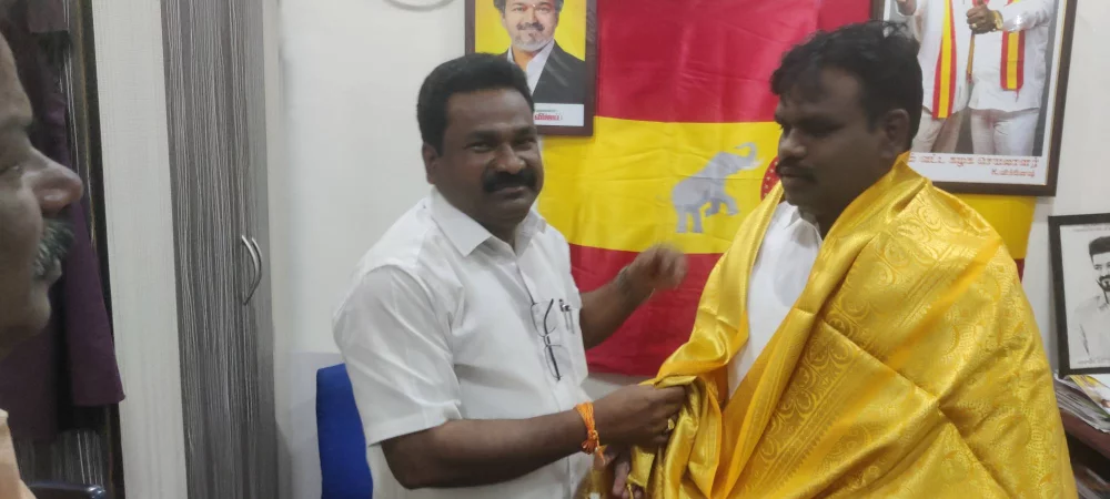 தமிழக வெற்றி கழகத்தின் திருவொற்றியூர் சட்டமன்ற உறுப்பினர் மரியாதைக்குரிய மாண்புமிகு  N.செந்தில்குமார் அவர்களை இன்று நேரில் சந்தித்து வாழ்த்து தெரிவித்த போது.