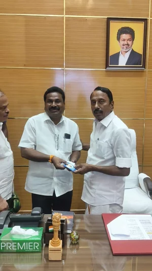 தமிழக அரசின் நிதித்துறை அமைச்சர் மரியாதைக்குரிய மாண்புமிகு செங்கோட்டையன் அவர்களை நேரில் சந்தித்து வாழ்த்து தெரிவித்த போது.