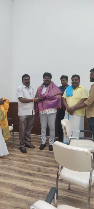 மாண்புமிகு தமிழ்நாட்டு சுற்றுச்சூழல் துறை அமைச்சர்  திரு. ராஜுவ் அவர்களை சந்தித்து வாழ்த்திய போது.
