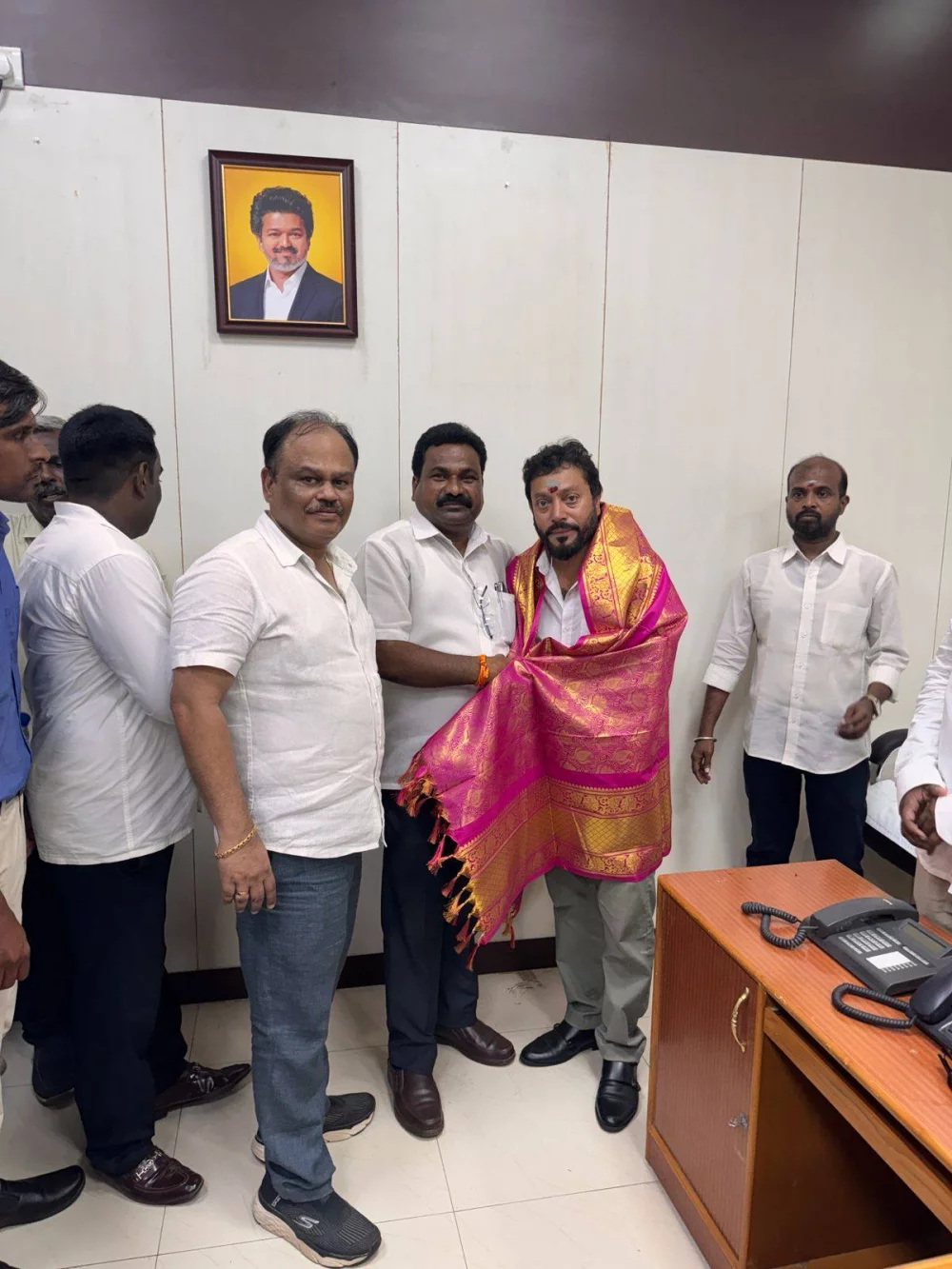 தமிழ்நாடு அரசின்  மீன்வளம் மற்றும் மீனவர் நலத்துறை அமைச்சராக பொறுப்பேற்றிருக்கும் அன்பு நண்பர் மாண்புமிகு திரு. ஸ்ரீநாத் அவர்களை வாழ்த்தி மகிழ்ந்த தருணம்.