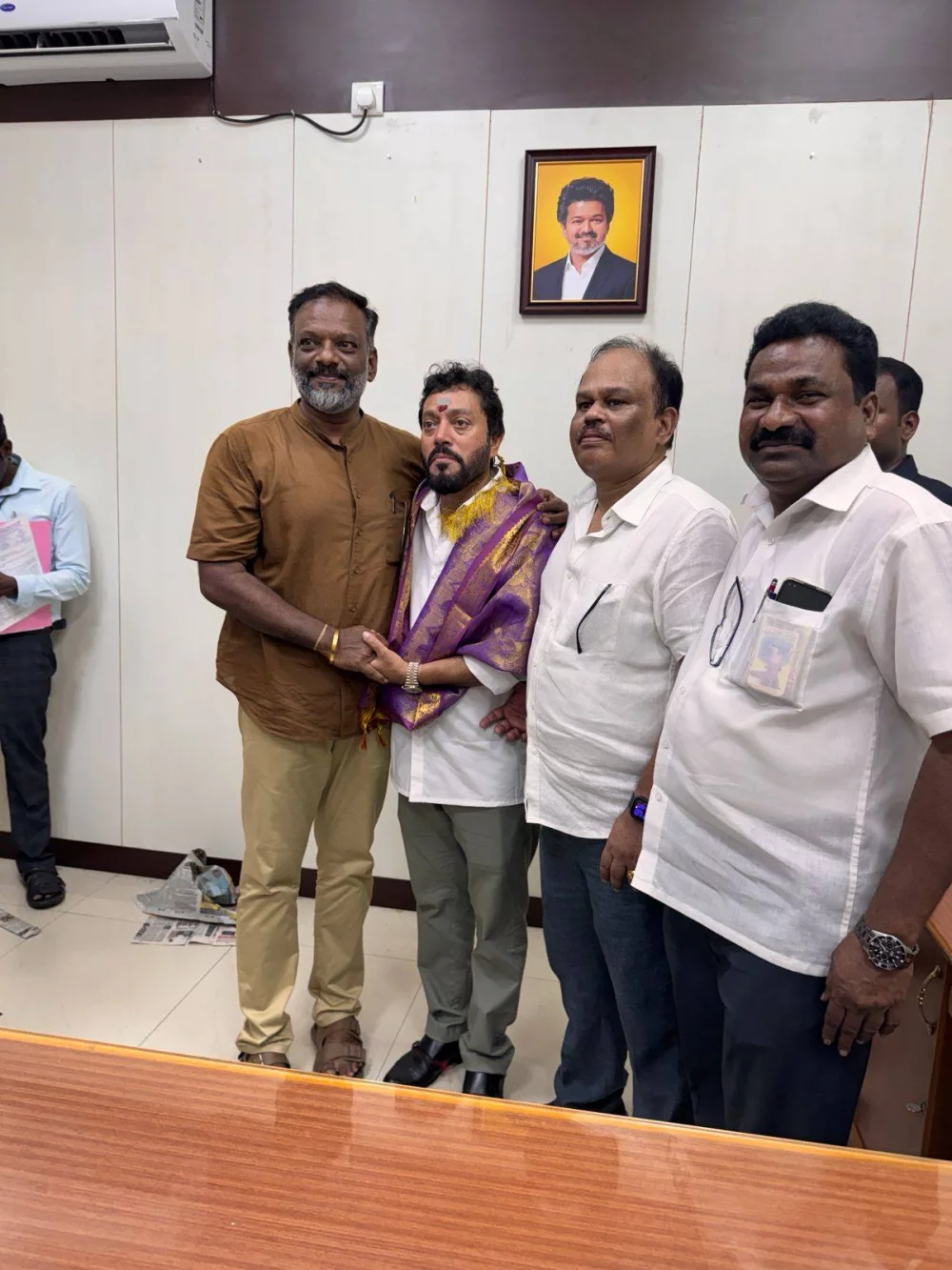 தமிழ்நாடு அரசின்  மீன்வளம் மற்றும் மீனவர் நலத்துறை அமைச்சராக பொறுப்பேற்றிருக்கும் அன்பு நண்பர் மாண்புமிகு திரு. ஸ்ரீநாத் அவர்களை வாழ்த்தி மகிழ்ந்த தருணம்.