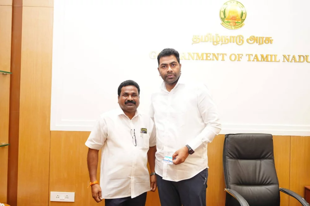 மாண்புமிகு தமிழகப் பொதுப்பணி & விளையாட்டுத்துறை அமைச்சர் மரியாதைக்குரிய ஆதவ் அர்ஜுனா அவர்களை மரியாதை நிமித்தமாக சந்தித்தபோது.