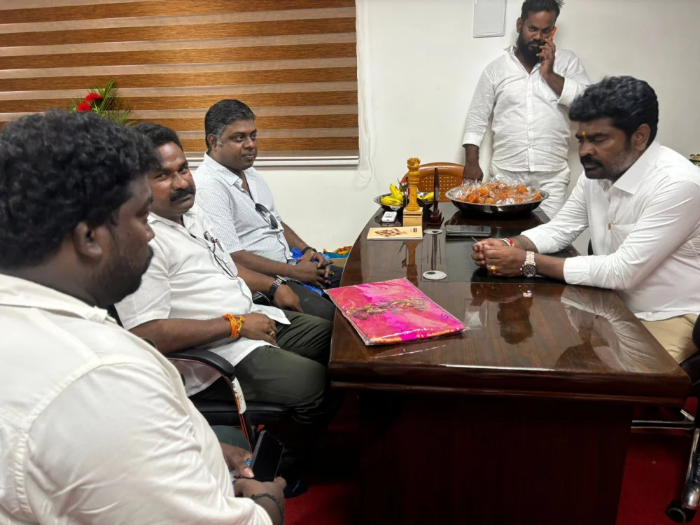 இராயபுரம் சட்டமன்ற உறுப்பினர் மரியாதைக்குரிய திரு. K.V.விஜய் தாமு MLA அவர்களின் சட்டமன்ற உறுப்பினர் அலுவலக திறப்பு விழாவில் நேரில் சென்று மரியாதை நிமித்தமாக வாழ்த்து தெரிவித்த போது.