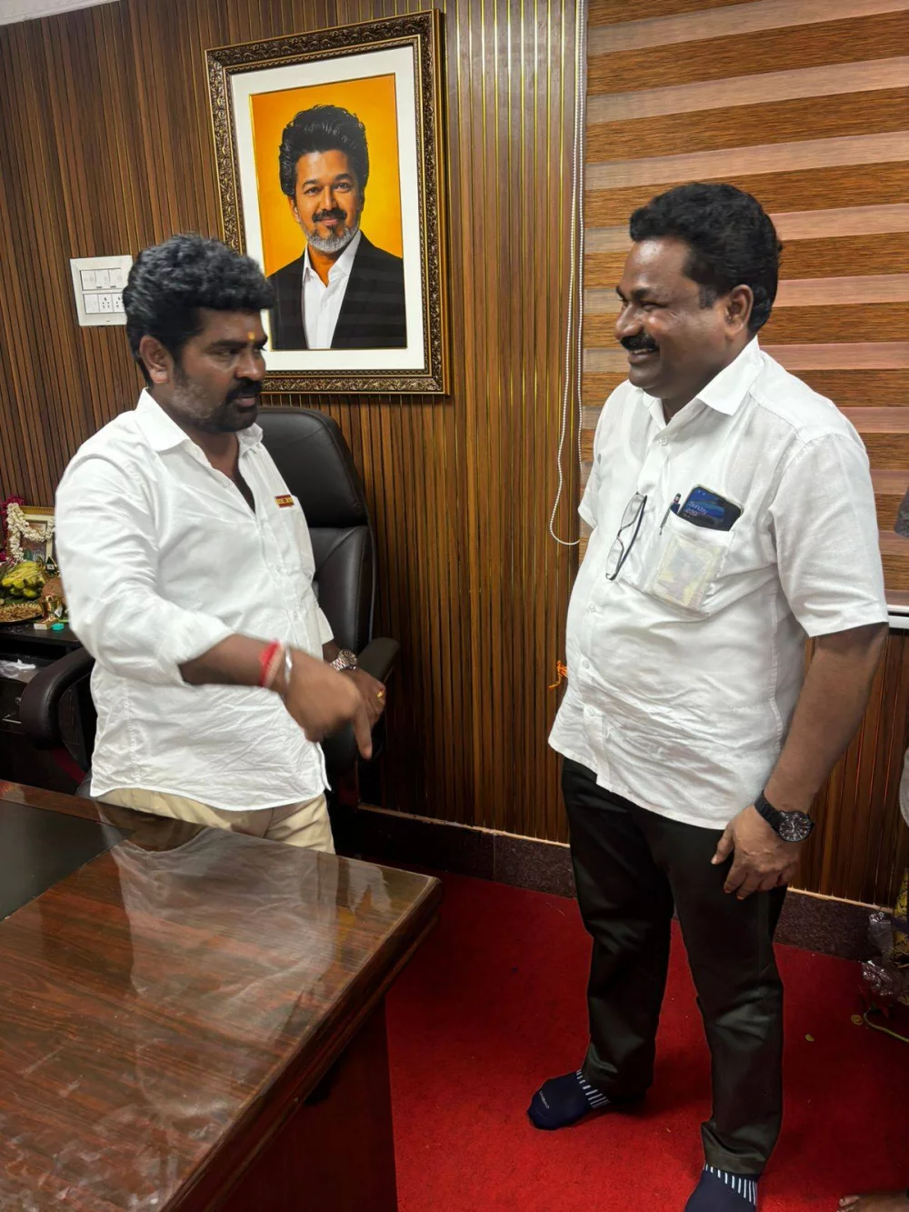 இராயபுரம் சட்டமன்ற உறுப்பினர் மரியாதைக்குரிய திரு. K.V.விஜய் தாமு MLA அவர்களின் சட்டமன்ற உறுப்பினர் அலுவலக திறப்பு விழாவில் நேரில் சென்று மரியாதை நிமித்தமாக வாழ்த்து தெரிவித்த போது.