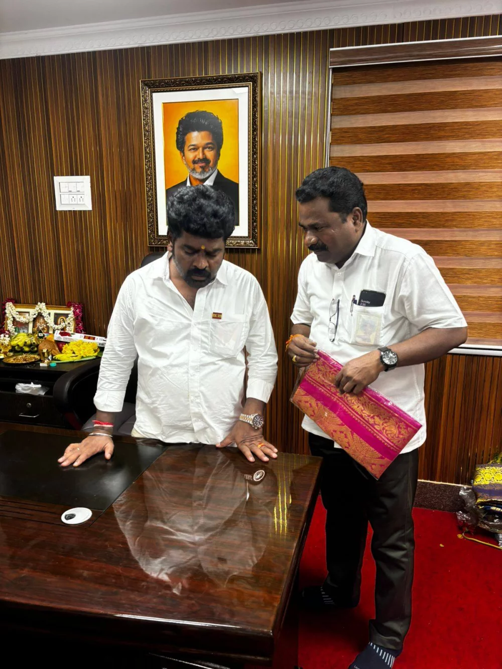 இராயபுரம் சட்டமன்ற உறுப்பினர் மரியாதைக்குரிய திரு. K.V.விஜய் தாமு MLA அவர்களின் சட்டமன்ற உறுப்பினர் அலுவலக திறப்பு விழாவில் நேரில் சென்று மரியாதை நிமித்தமாக வாழ்த்து தெரிவித்த போது.