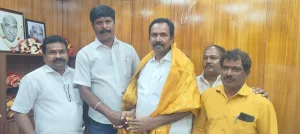 மாண்புமிகு சுற்றுலாத்துறை அமைச்சர் மரியாதைக்குரிய திரு ஆர்.ராஜேஷ்குமார் அவர்களை தலைமைச் செயலகத்தில் மீனவர் சங்கப் பிரதிநிதிகள் மரியாதை நிமித்தமாக சந்தித்து வாழ்த்து தெரிவித்த போது.