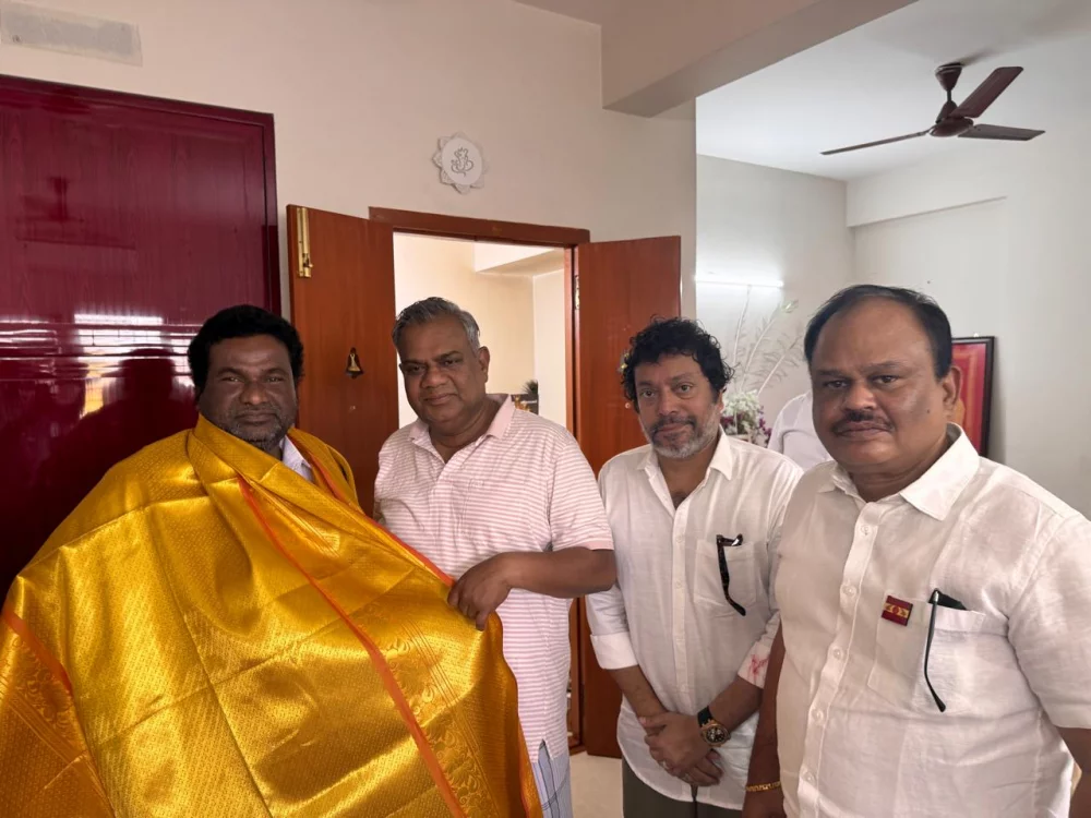 தமிழக வெற்றி கழகத்தின் முக்கிய தலைவர்களை சந்தித்தப் போது.