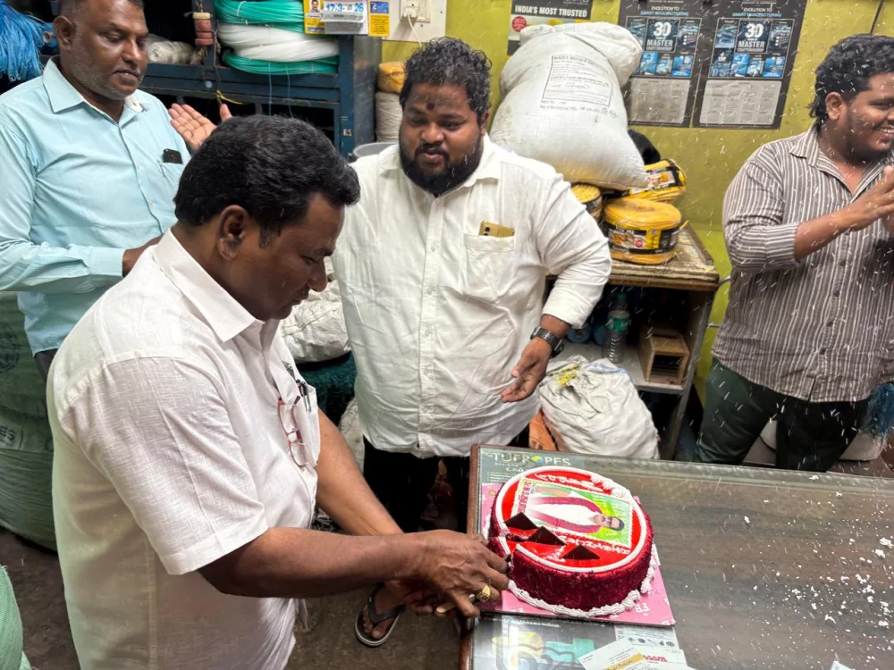 மார்ச் 17 2026  எனது பிறந்த நாள் அன்று என்னை நேரில் வாழ்த்தியப் போது.